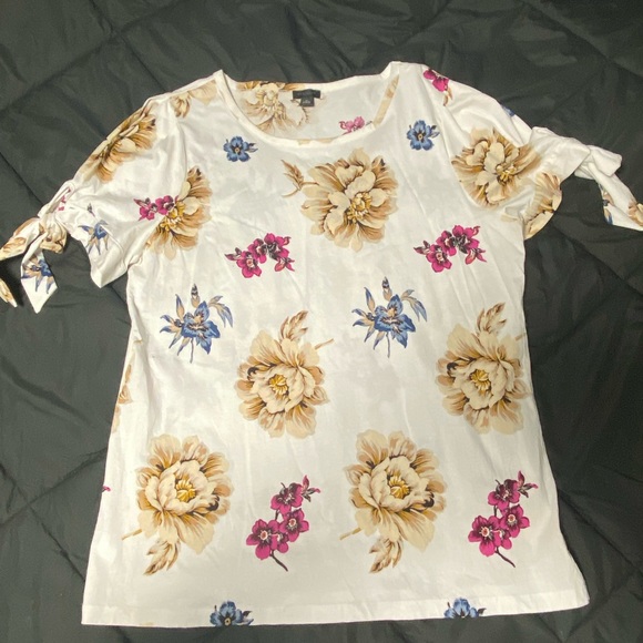 Ann Taylor Factory flower top - Picture 1 of 4